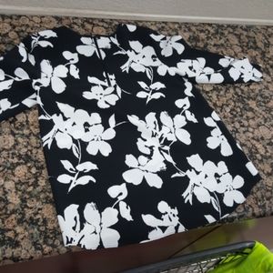 Black & white flowy blouse